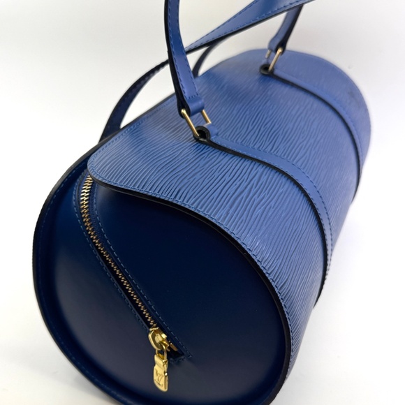 Authentic Louis Vuitton Epi Soufflot Handbag, Toledo Blue M52225 w/small pouch - Picture 4 of 12